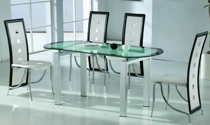 Glass buffet tables reflect surrounding light, and help brighten the dining 