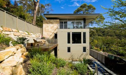 Peaceful Bay Home in Australia Shoreline