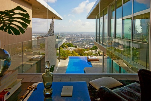 Amazing Modern Home Overlooking Los Angeles by McClean Design