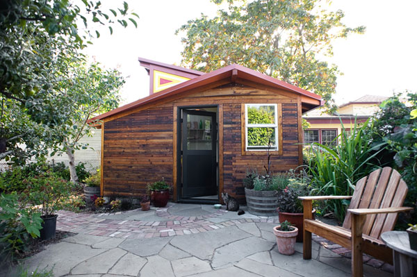 Small and Cozy Book Nook in California Forest by Architect Sarah Deeds and Carpenter John McBride